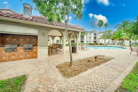 6831 SW 44th Street Miami FL 33155