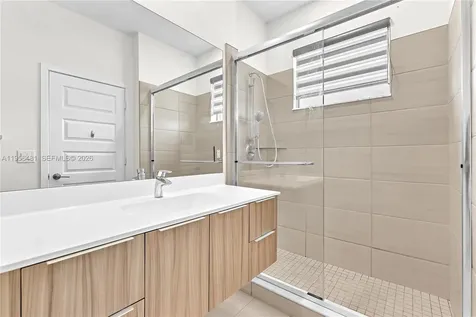 10250 NW 76th Terrace Doral FL 33178