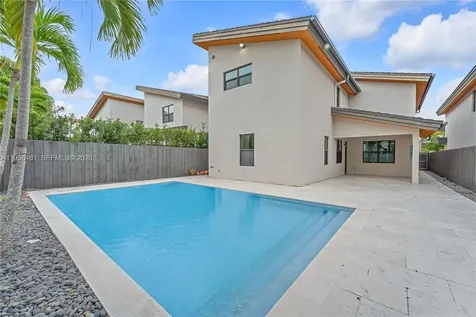 10250 NW 76th Terrace Doral FL 33178
