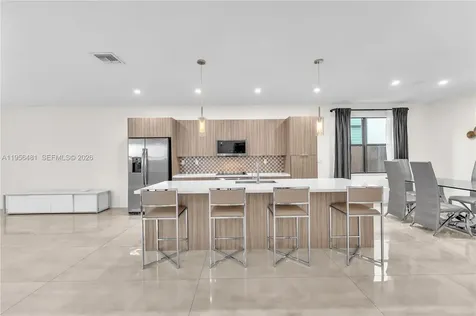 10250 NW 76th Terrace Doral FL 33178