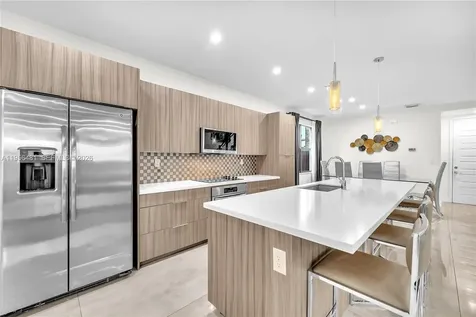 10250 NW 76th Terrace Doral FL 33178