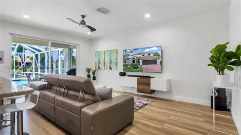 637 Lake Boulevard Weston FL 33326