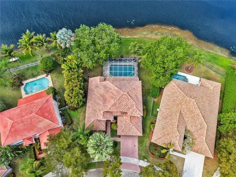 637 Lake Boulevard Weston FL 33326