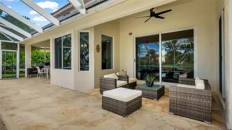 637 Lake Boulevard Weston FL 33326