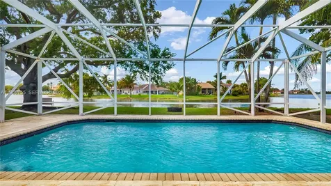 637 Lake Boulevard Weston FL 33326