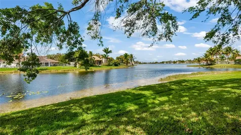 637 Lake Boulevard Weston FL 33326
