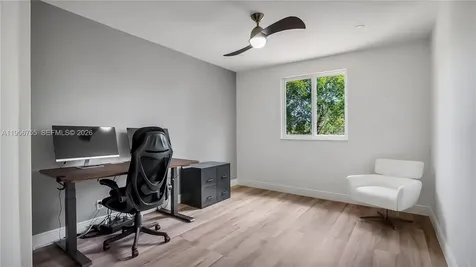 637 Lake Boulevard Weston FL 33326
