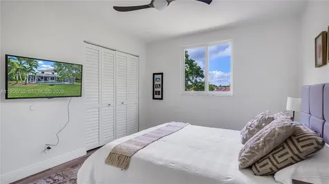 637 Lake Boulevard Weston FL 33326