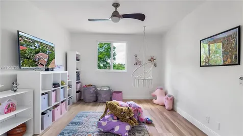 637 Lake Boulevard Weston FL 33326