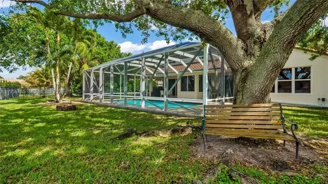 637 Lake Boulevard Weston FL 33326