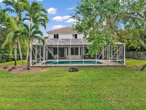 637 Lake Boulevard Weston FL 33326