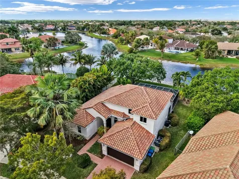 637 Lake Boulevard Weston FL 33326