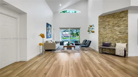 637 Lake Boulevard Weston FL 33326