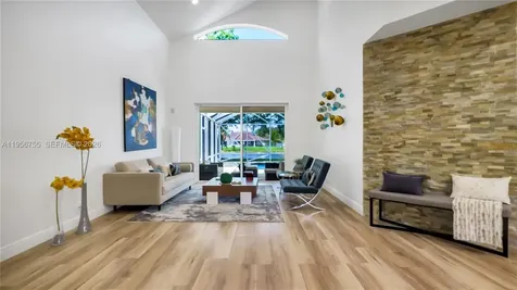 637 Lake Boulevard Weston FL 33326