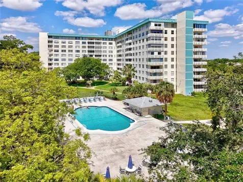 4330 Hillcrest Drive Hollywood FL 33021
