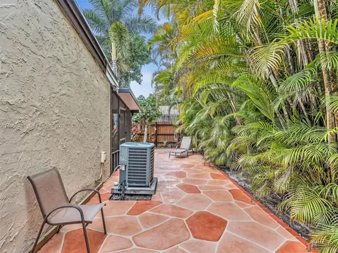 2350 Elm Court Pembroke Pines FL 33026