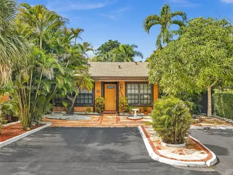 2350 Elm Court Pembroke Pines FL 33026