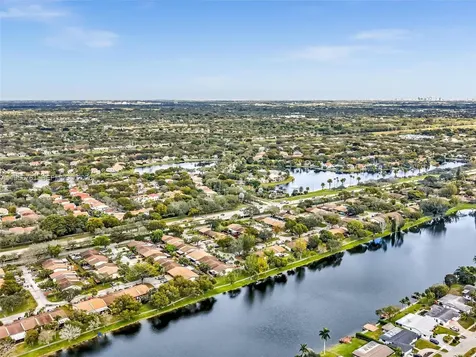 2350 Elm Court Pembroke Pines FL 33026