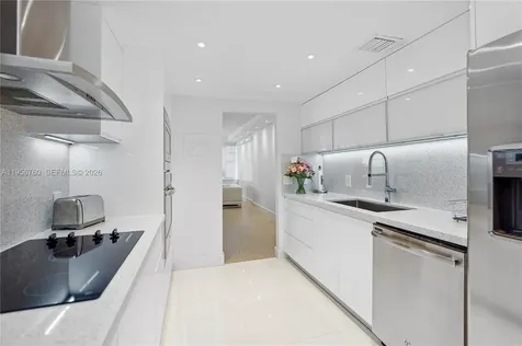 5255 Collins Avenue Miami Beach FL 33140