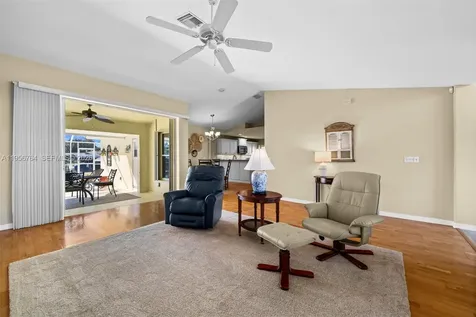 2926 SW 38th Terrace Cape Coral FL 33914