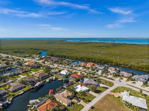 2926 SW 38th Terrace Cape Coral FL 33914
