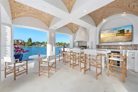 24 S Hibiscus Drive Miami Beach FL 33139