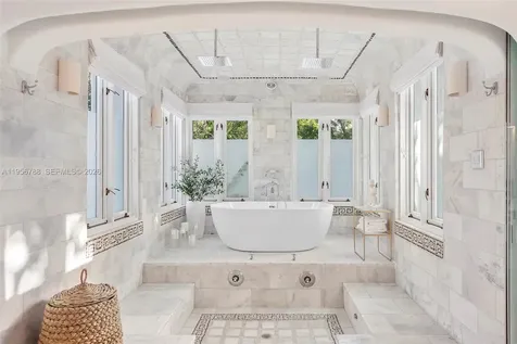 24 S Hibiscus Drive Miami Beach FL 33139