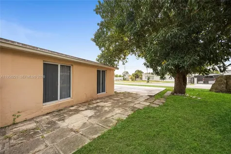 3920 SW 32nd Avenue West Park FL 33023