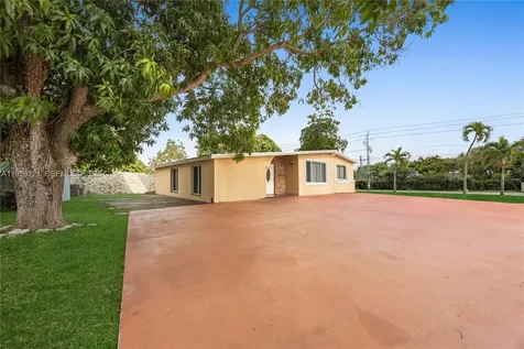3920 SW 32nd Avenue West Park FL 33023
