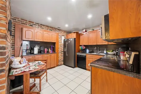 3920 SW 32nd Avenue West Park FL 33023