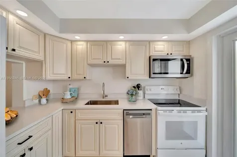 3221 NE 8th Street Pompano Beach FL 33062