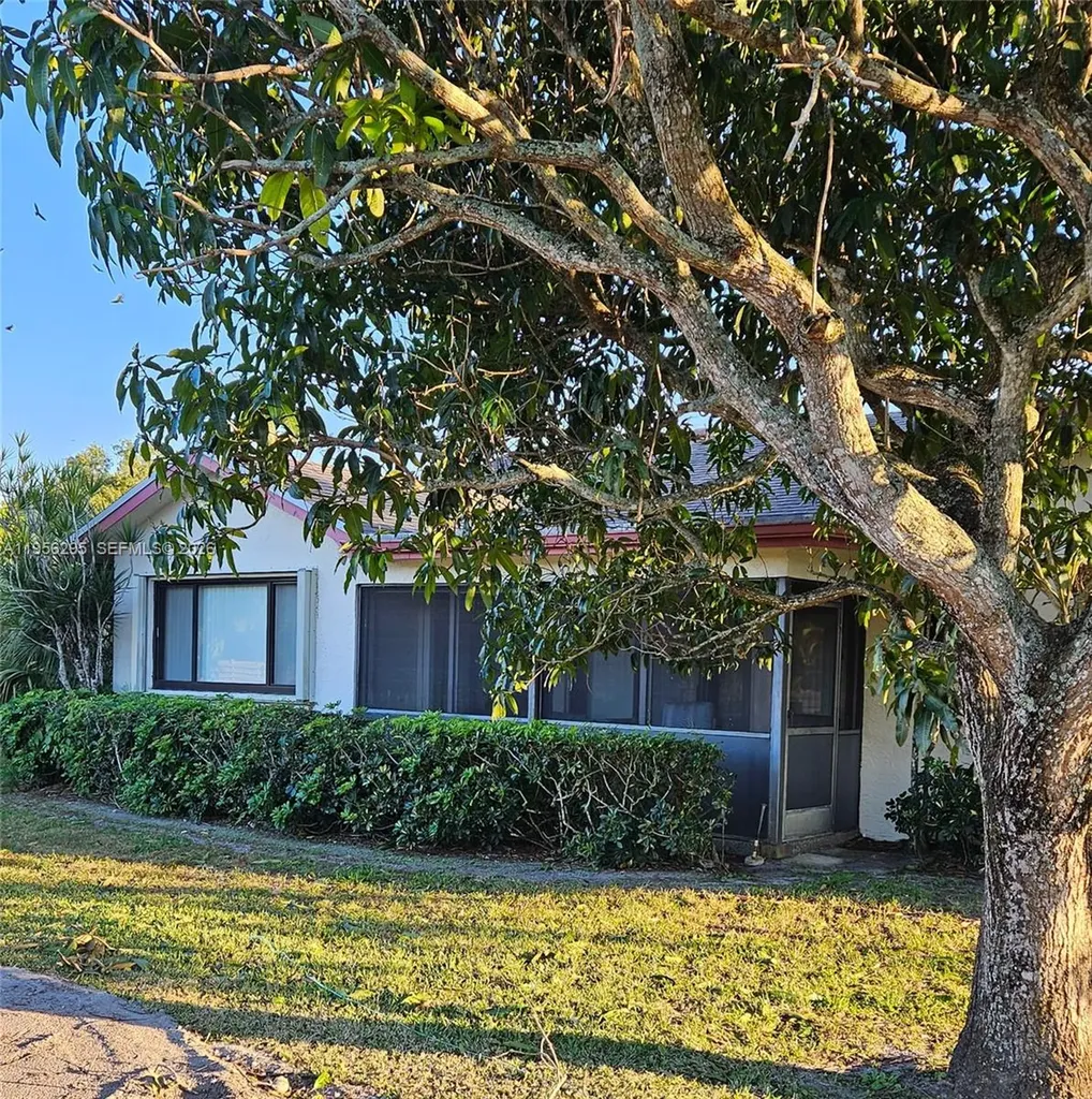 10301 Greenbriar Court Boca Raton FL 33498