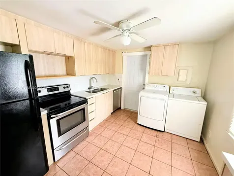 1062 NE 38th Street Oakland Park FL 33334