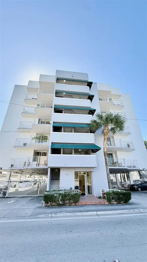 4854 NW 7th Street Miami FL 33126