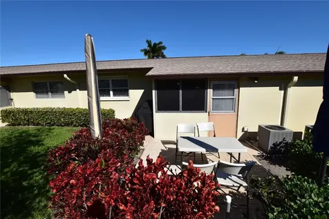 2832 W Crosley Drive West Palm Beach FL 33415