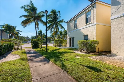 1001 SW 15th Street Deerfield Beach FL 33441