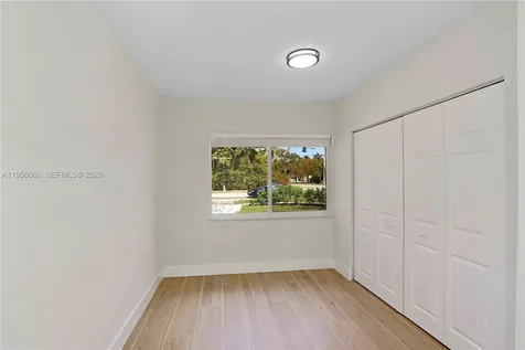 990 NE 159th Street North Miami Beach FL 33162