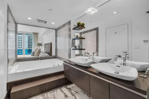 200 Biscayne Boulevard Way Miami FL 33131