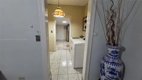 2764 NW 31st Street Miami FL 33142