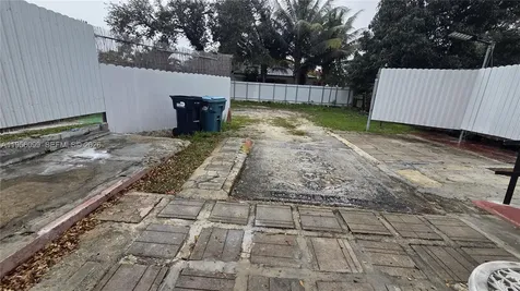 2764 NW 31st Street Miami FL 33142