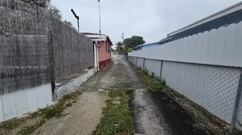 2764 NW 31st Street Miami FL 33142
