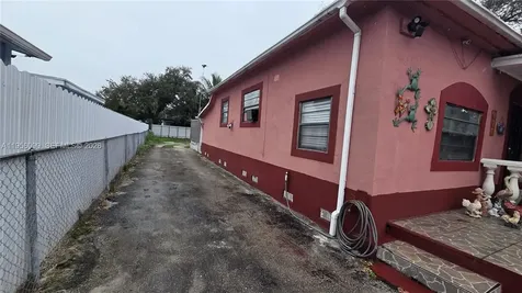 2764 NW 31st Street Miami FL 33142