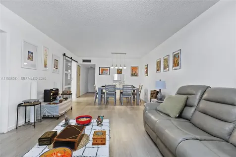 5935 Del Lago Circle Sunrise FL 33313