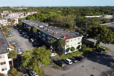 5935 Del Lago Circle Sunrise FL 33313