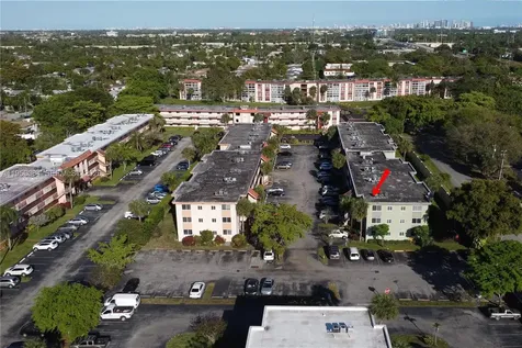 5935 Del Lago Circle Sunrise FL 33313
