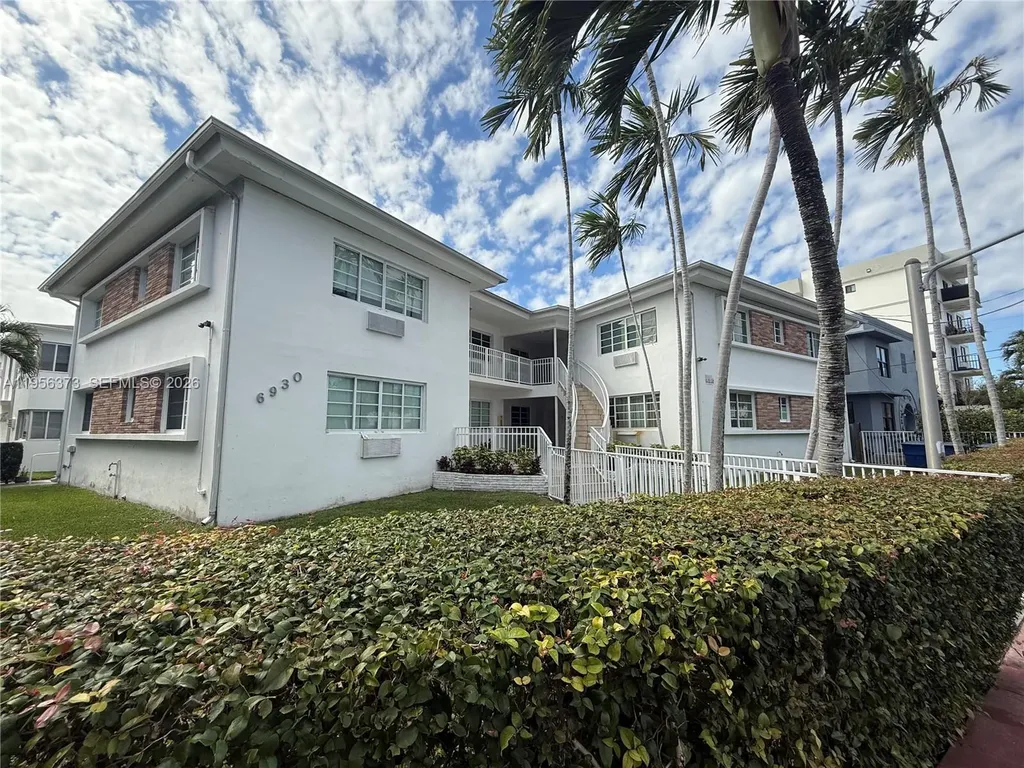 6930 Rue Vendome Miami Beach FL 33141