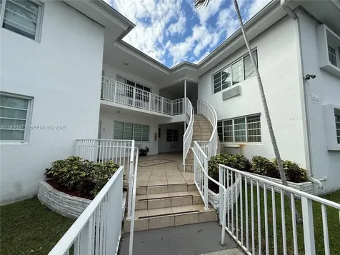 6930 Rue Vendome Miami Beach FL 33141