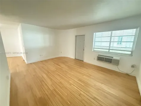 6930 Rue Vendome Miami Beach FL 33141