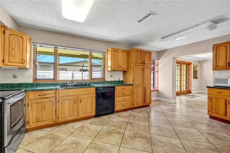 1102 NW 89th Terrace Pembroke Pines FL 33024