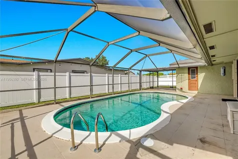 1102 NW 89th Terrace Pembroke Pines FL 33024